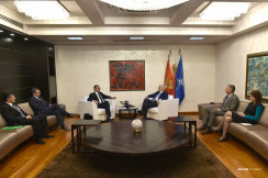 Udhëheqësit komunal takohen me Kryeministrin Dushko Markoviq